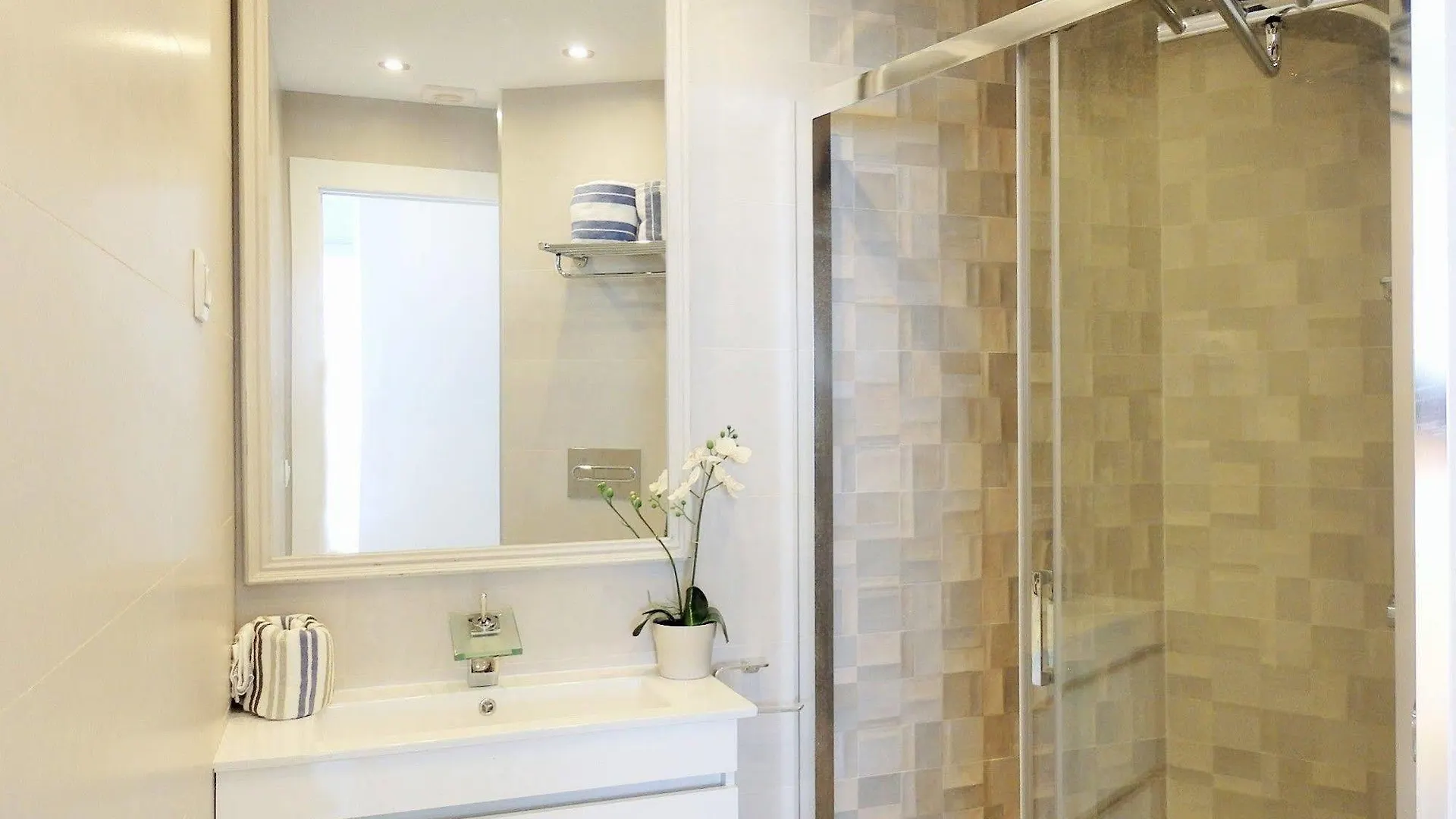 Waterfront Santa Clara Apartments Torremolinos Hotel